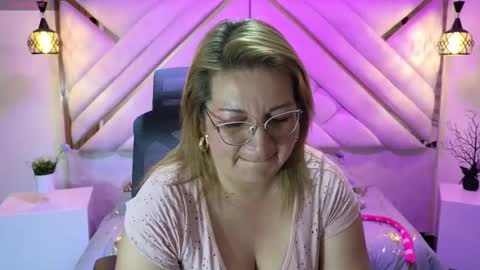 Snapshot of maylinleee chatting on 01/28/25, 01:50 Mailyn online show from 01/28/25, 01:50