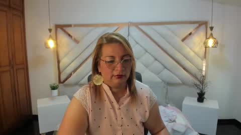 Snapshot of maylinleee chatting on 03/08/25, 09:29 Mailyn online show from 03/08/25, 09:29