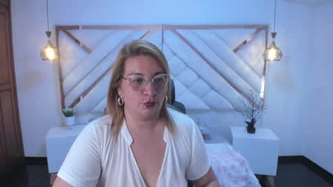 Snapshot of maylinleee chatting on 03/11/25, 06:08 Mailyn online show from 03/11/25, 06:08