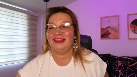 Snapshot of maylinleee chatting on 09/15/25, 07:36 Mailyn online show from 09/15/25, 07:36