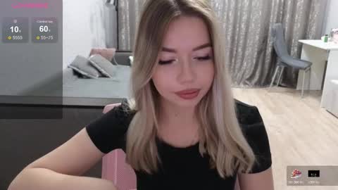Snapshot of maymallorie chatting on 10/25/25, 11:43 may online show from 10/25/25, 11:43