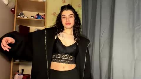 Snapshot of maziebathrick chatting on 12/20/25, 05:31 Adel online show from 12/20/25, 05:31