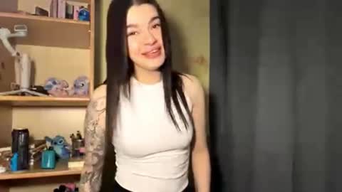 Snapshot of maziebathrick chatting on 01/09/26, 05:32 Adel online show from 01/09/26, 05:32