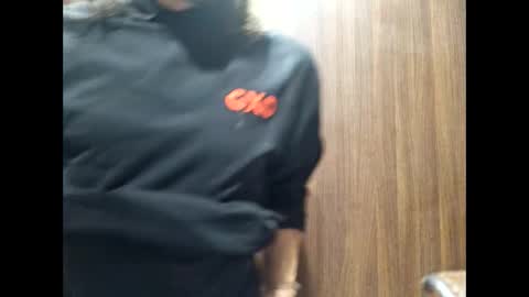 Snapshot of mccock16cm chatting on 11/08/25, 11:32 mccock16cm online show from 11/08/25, 11:32