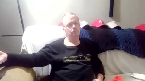 Snapshot of mcfly1973 chatting on 12/25/24, 12:26 mcfly1973 online show from 12/25/24, 12:26