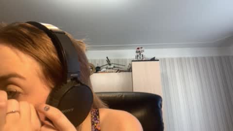 Hello Lisa here   Help me to make 50 thumbs up 333 online show from 10/13/25, 08:14