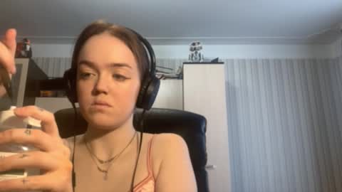 Hello Lisa here   Help me to make 50 thumbs up 333 online show from 10/15/25, 08:36