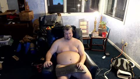 Snapshot of mckhero chatting on 01/05/25, 04:04 Sean online show from 01/05/25, 04:04