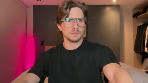 Snapshot of mcklister69 chatting on 02/14/26, 01:46 mcklister online show from 02/14/26, 01:46