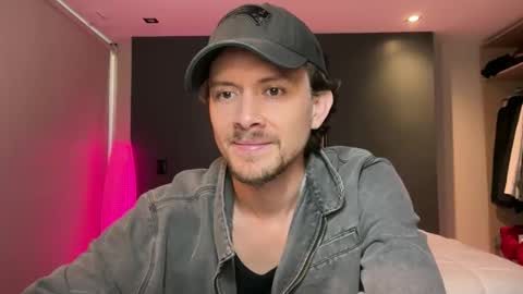 Snapshot of mcklister69 chatting on 02/17/26, 06:36 mcklister online show from 02/17/26, 06:36