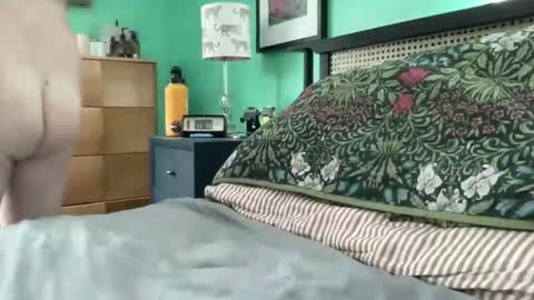 Snapshot of mcrizzle2 chatting on 02/17/26, 04:57 mcrizzle2 online show from 02/17/26, 04:57