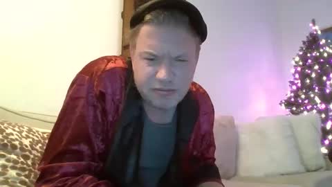 Snapshot of me2283 chatting on 12/10/24, 03:30 me2283 online show from 12/10/24, 03:30