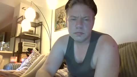 Snapshot of me2283 chatting on 12/23/24, 04:12 me2283 online show from 12/23/24, 04:12