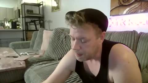 Snapshot of me2283 chatting on 02/27/25, 01:48 me2283 online show from 02/27/25, 01:48