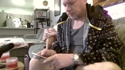 Snapshot of me2283 chatting on 03/03/25, 02:04 me2283 online show from 03/03/25, 02:04