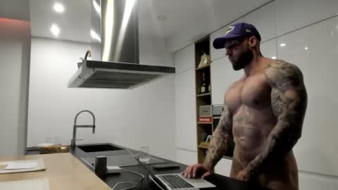 Snapshot of mealphamale chatting on 06/19/26, 04:44 Alpha Male online show from 06/19/26, 04:44