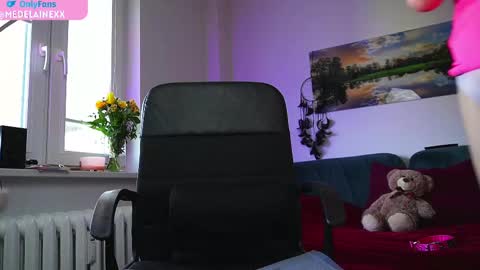 Snapshot of medelainexx chatting on 03/07/25, 10:56 Milena online show from 03/07/25, 10:56