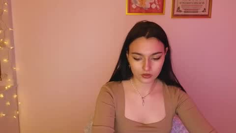 Snapshot of medina_andress chatting on 02/26/25, 04:14 Dina online show from 02/26/25, 04:14