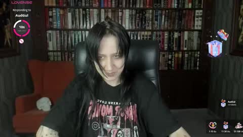 Snapshot of medusagorgona_ chatting on 10/23/25, 01:43 Medusa online show from 10/23/25, 01:43