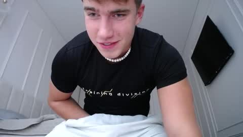 Max online show from 09/16/25, 04:08