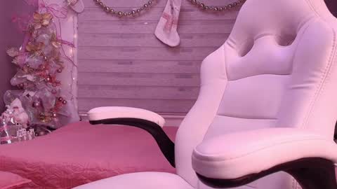 Snapshot of megan_akbar chatting on 12/17/24, 12:00 megan akbar online show from 12/17/24, 12:00