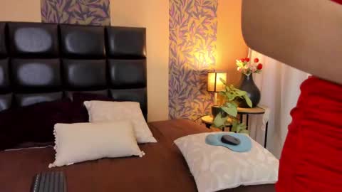 Snapshot of megan_al chatting on 02/13/25, 07:21 emily online show from 02/13/25, 07:21