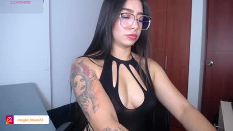 Megan Bluee online show from 11/27/25, 04:20