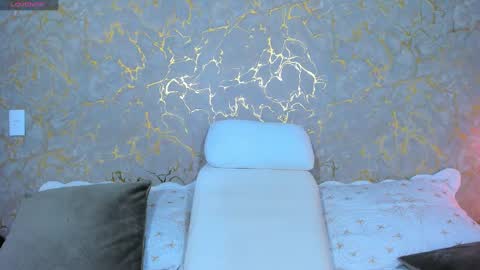 Snapshot of megan_clarck_ chatting on 01/22/25, 03:52 Puedes llamarme angy online show from 01/22/25, 03:52