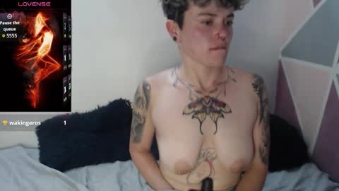 Megan and sophi online show from 10/26/25, 01:00