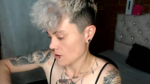 Snapshot of megan_coop3r_ chatting on 06/11/26, 01:16 Megan and sophi online show from 06/11/26, 01:16