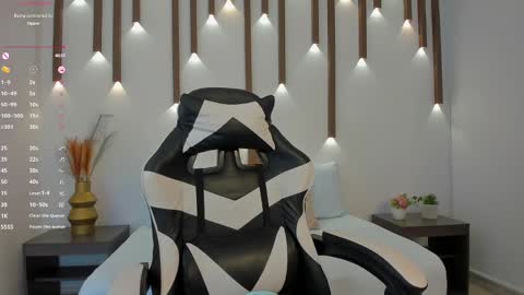 MEGAN COOPER online show from 10/04/25, 07:12