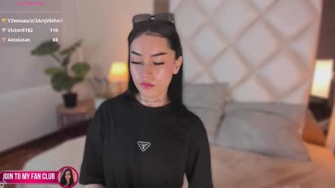 Snapshot of megan_dh chatting on 09/18/25, 01:57 Megan online show from 09/18/25, 01:57