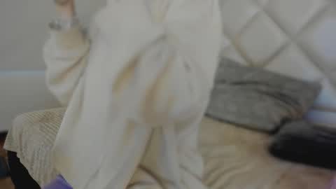 Snapshot of megan_dh chatting on 09/20/25, 12:17 Megan online show from 09/20/25, 12:17