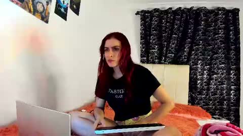 Snapshot of megan_hally chatting on 06/18/26, 10:52 Megan online show from 06/18/26, 10:52