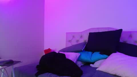 Snapshot of megan_lr chatting on 07/14/26, 01:52 Valentina online show from 07/14/26, 01:52