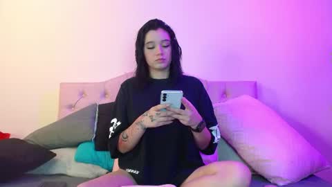 Snapshot of megan_lr chatting on 07/17/26, 01:34 Valentina online show from 07/17/26, 01:34