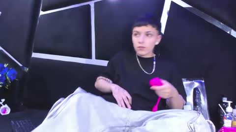 megan_thompsonn_ online show from 12/19/25, 02:29