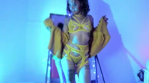 megan_tower online show from 11/06/25, 10:32