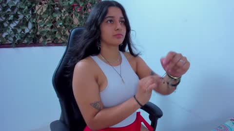 Snapshot of megan_whitte_01 chatting on 12/10/24, 08:27 megan white 01  online show from 12/10/24, 08:27