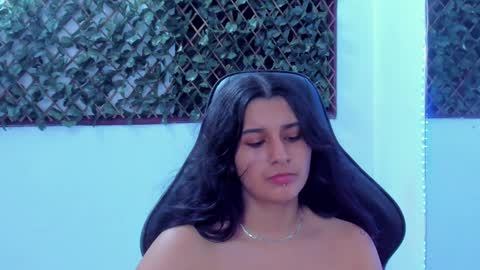 Snapshot of megan_whitte_01 chatting on 01/13/25, 02:18 megan white 01  online show from 01/13/25, 02:18