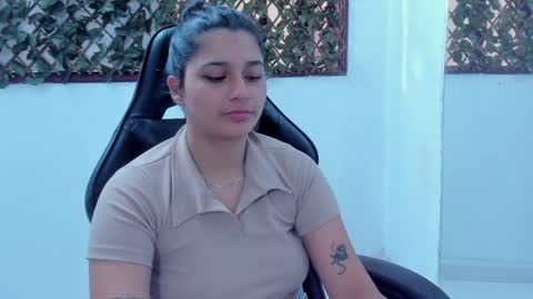 Snapshot of megan_whitte_01 chatting on 01/14/25, 01:28 megan white 01  online show from 01/14/25, 01:28