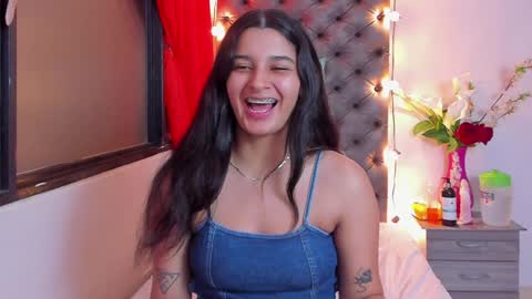 Snapshot of megan_whitte_01 chatting on 01/15/25, 04:25 megan white 01  online show from 01/15/25, 04:25