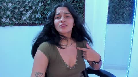 Snapshot of megan_whitte_01 chatting on 01/17/25, 01:57 megan white 01  online show from 01/17/25, 01:57