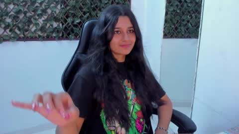 Snapshot of megan_whitte_01 chatting on 01/27/25, 09:44 megan white 01  online show from 01/27/25, 09:44