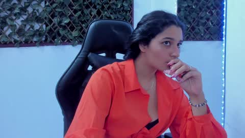 Snapshot of megan_whitte_01 chatting on 01/28/25, 02:21 megan white 01  online show from 01/28/25, 02:21