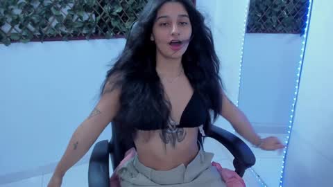 Snapshot of megan_whitte_01 chatting on 01/29/25, 04:05 megan white 01  online show from 01/29/25, 04:05