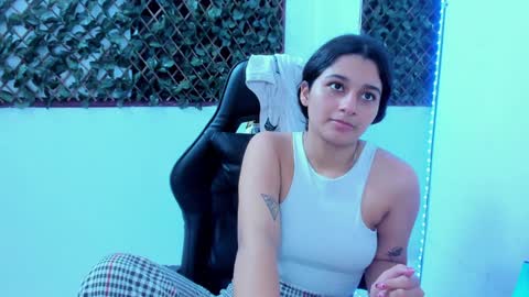 Snapshot of megan_whitte_01 chatting on 02/06/25, 02:33 megan white 01  online show from 02/06/25, 02:33