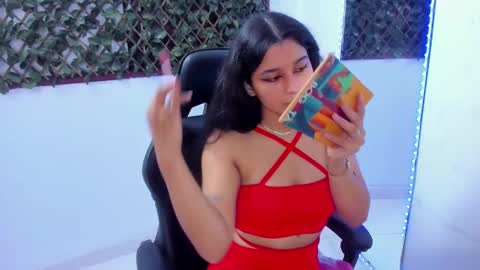 Snapshot of megan_whitte_01 chatting on 02/15/25, 04:03 megan white 01  online show from 02/15/25, 04:03