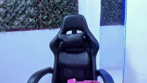 Snapshot of megan_whitte_01 chatting on 02/15/25, 07:06 megan white 01  online show from 02/15/25, 07:06