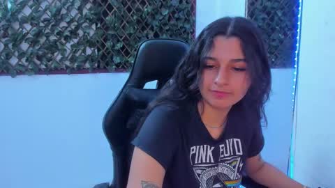 Snapshot of megan_whitte_01 chatting on 03/06/25, 04:30 megan white 01  online show from 03/06/25, 04:30